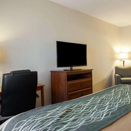 Comfort Inn & Suites Harrisonville Exterior photo