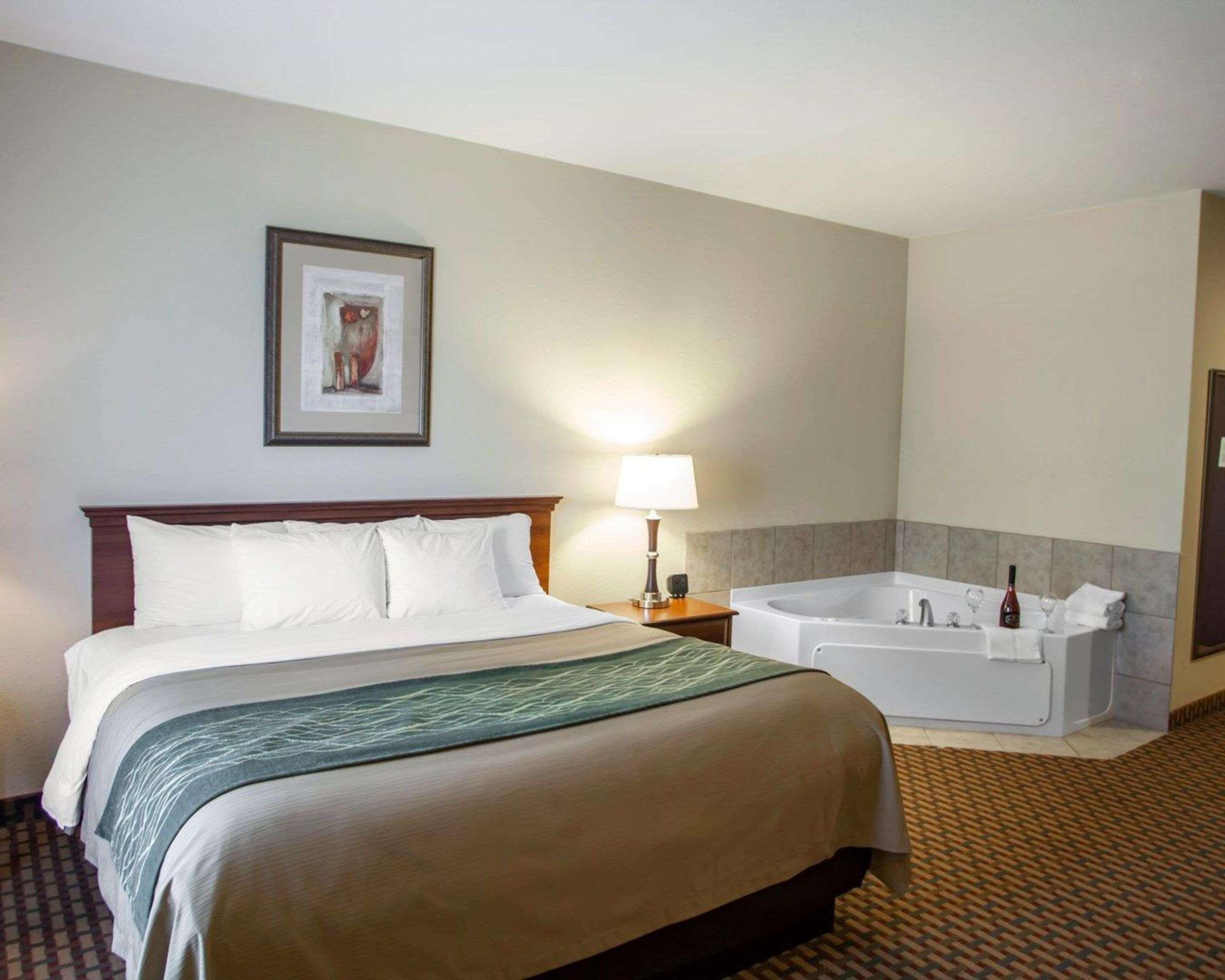 Comfort Inn & Suites Harrisonville Exterior photo