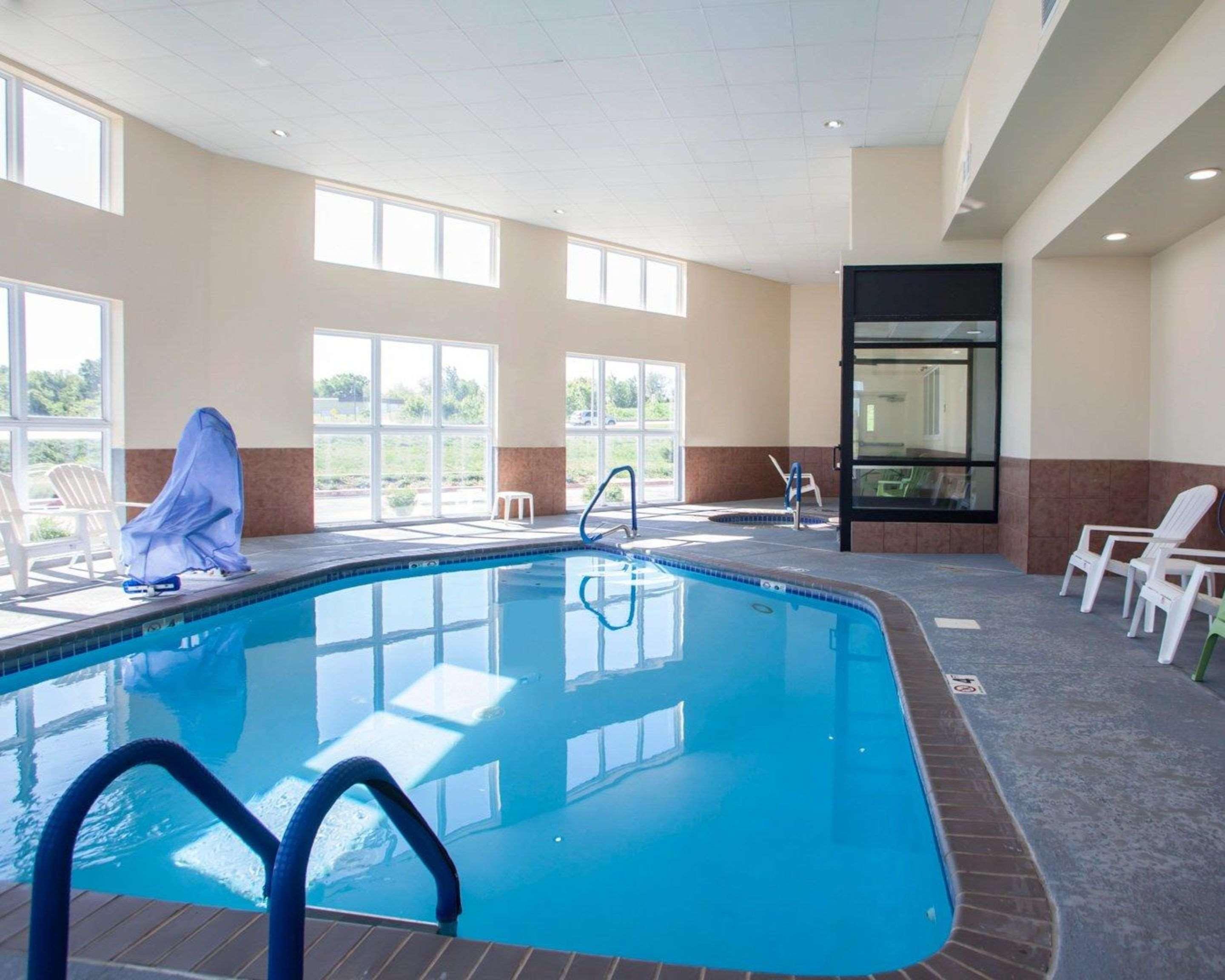 Comfort Inn & Suites Harrisonville Exterior photo