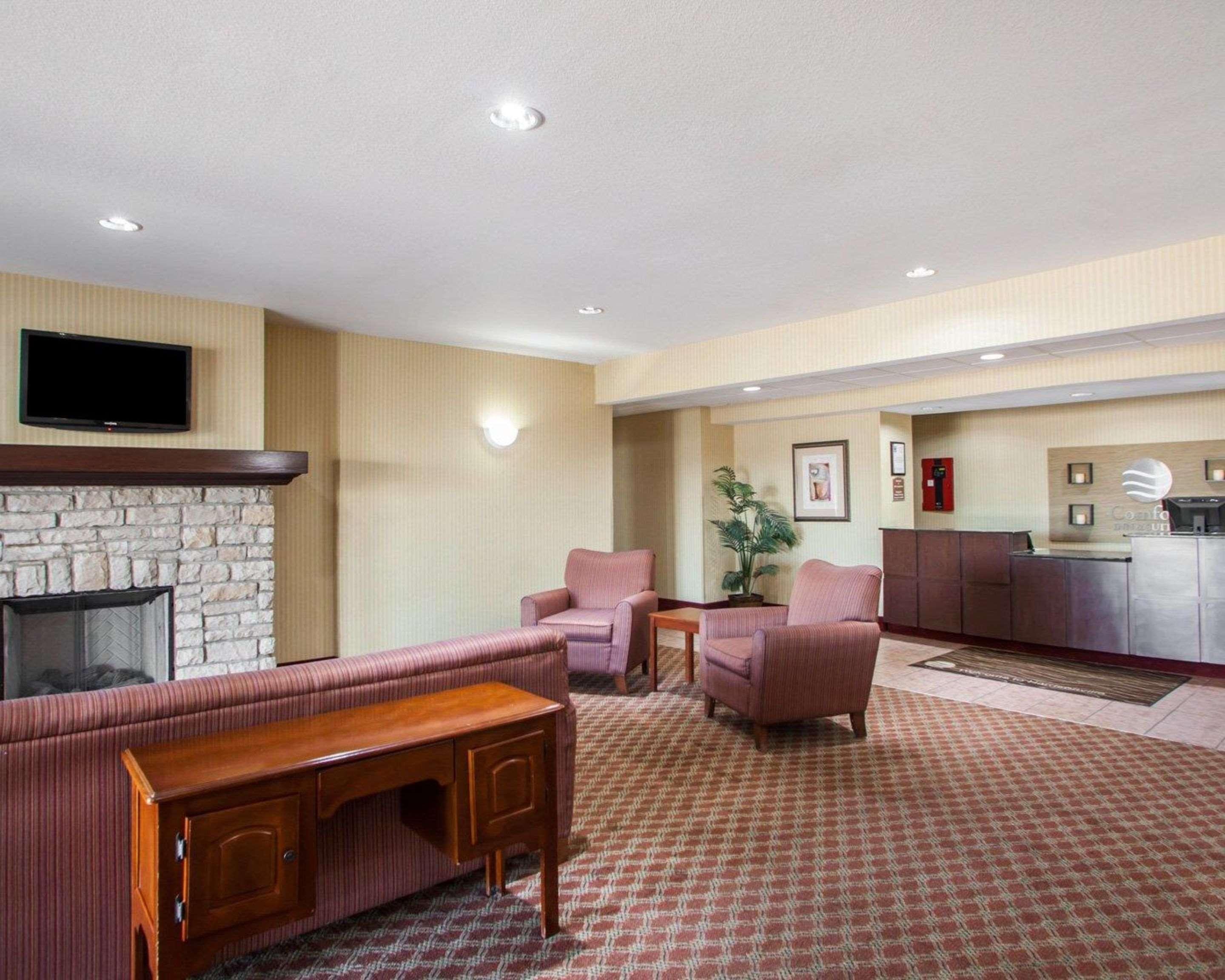 Comfort Inn & Suites Harrisonville Exterior photo