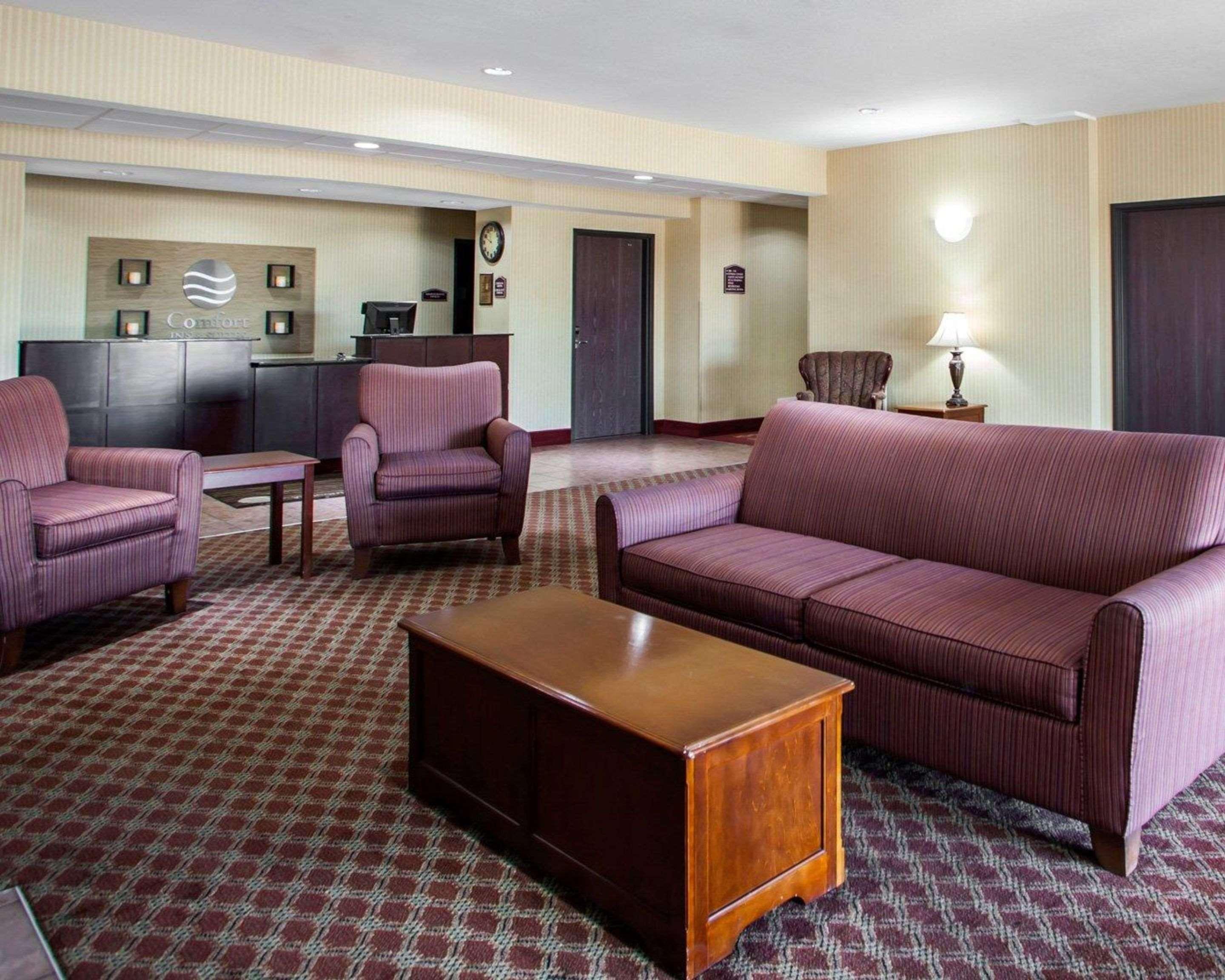Comfort Inn & Suites Harrisonville Exterior photo
