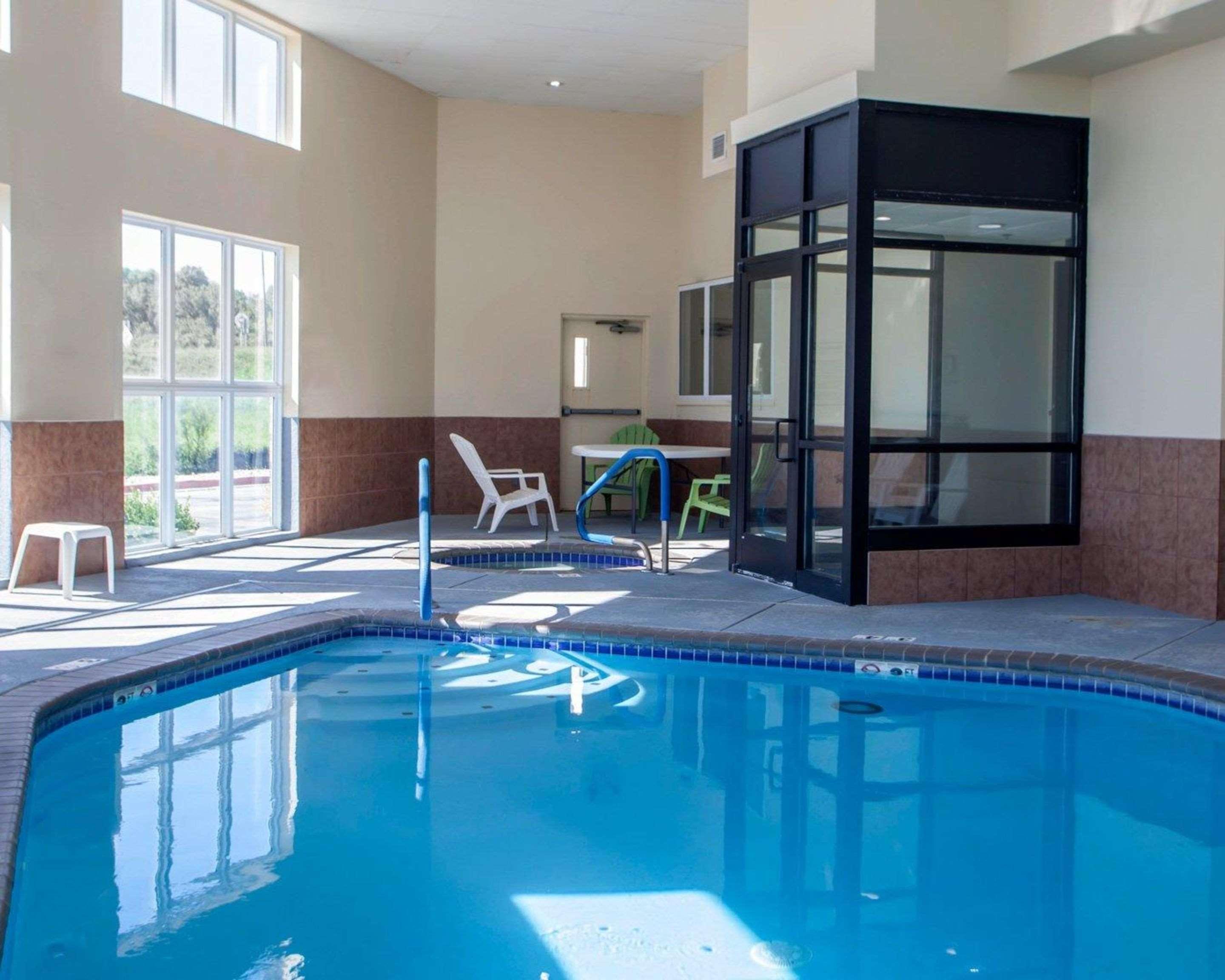 Comfort Inn & Suites Harrisonville Exterior photo