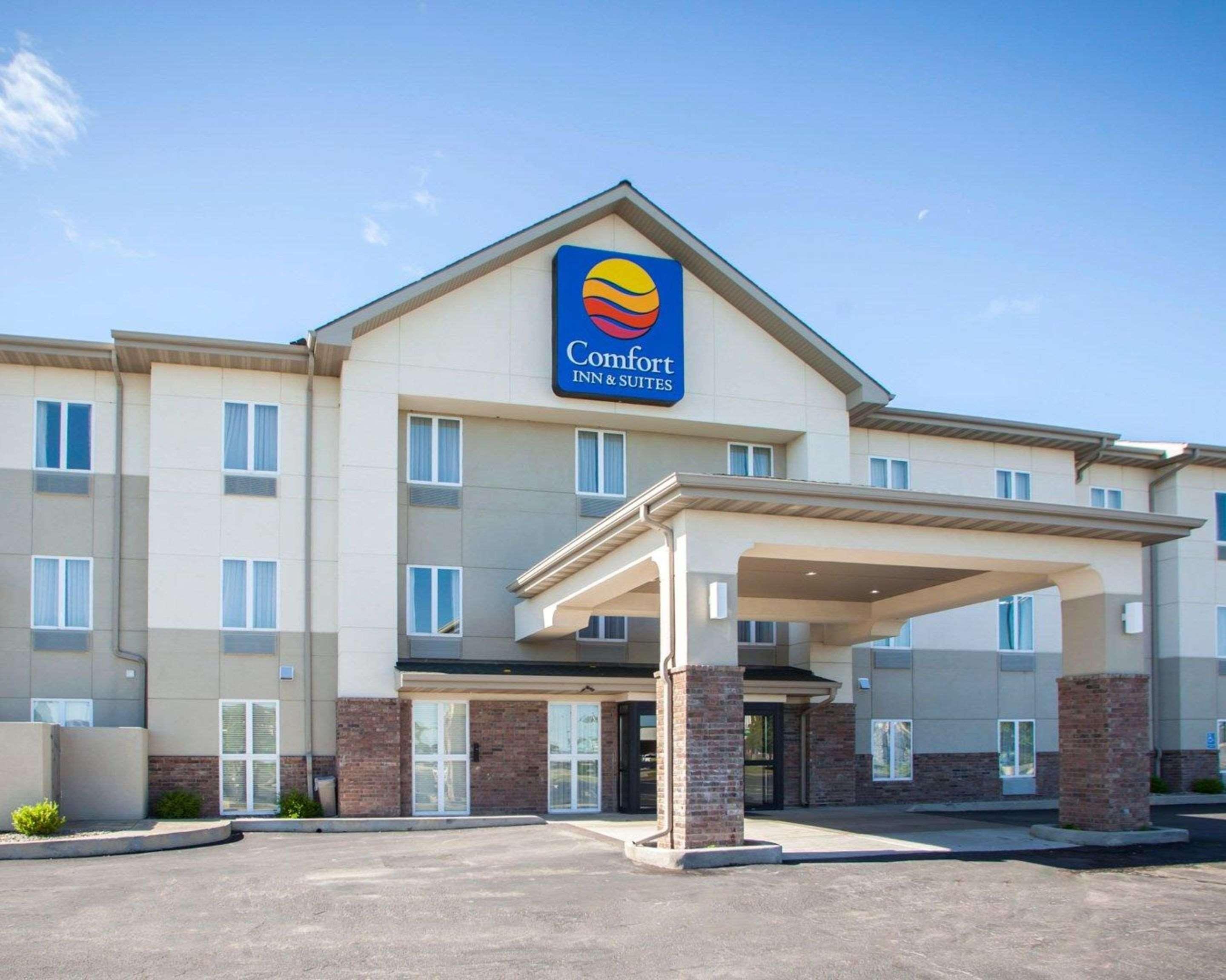 Comfort Inn & Suites Harrisonville Exterior photo