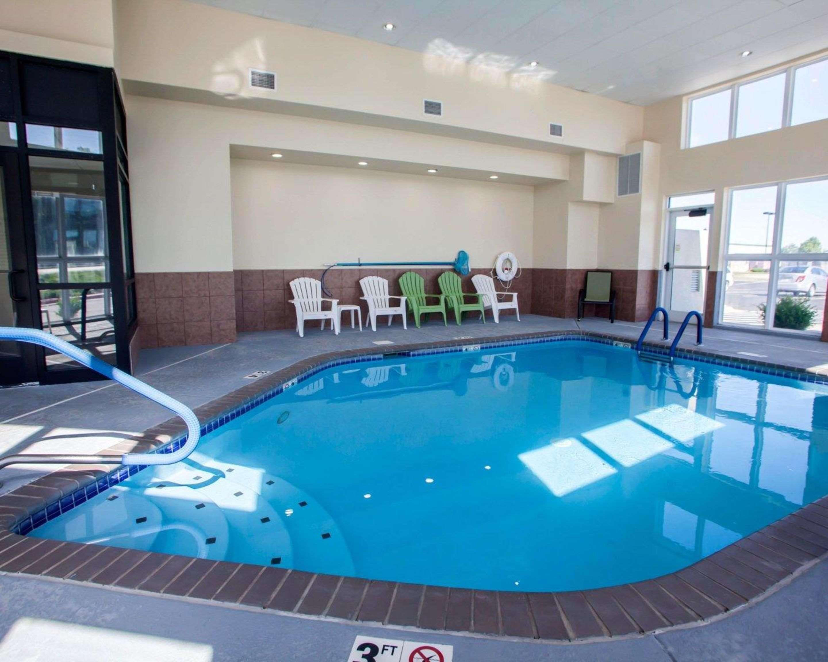 Comfort Inn & Suites Harrisonville Exterior photo