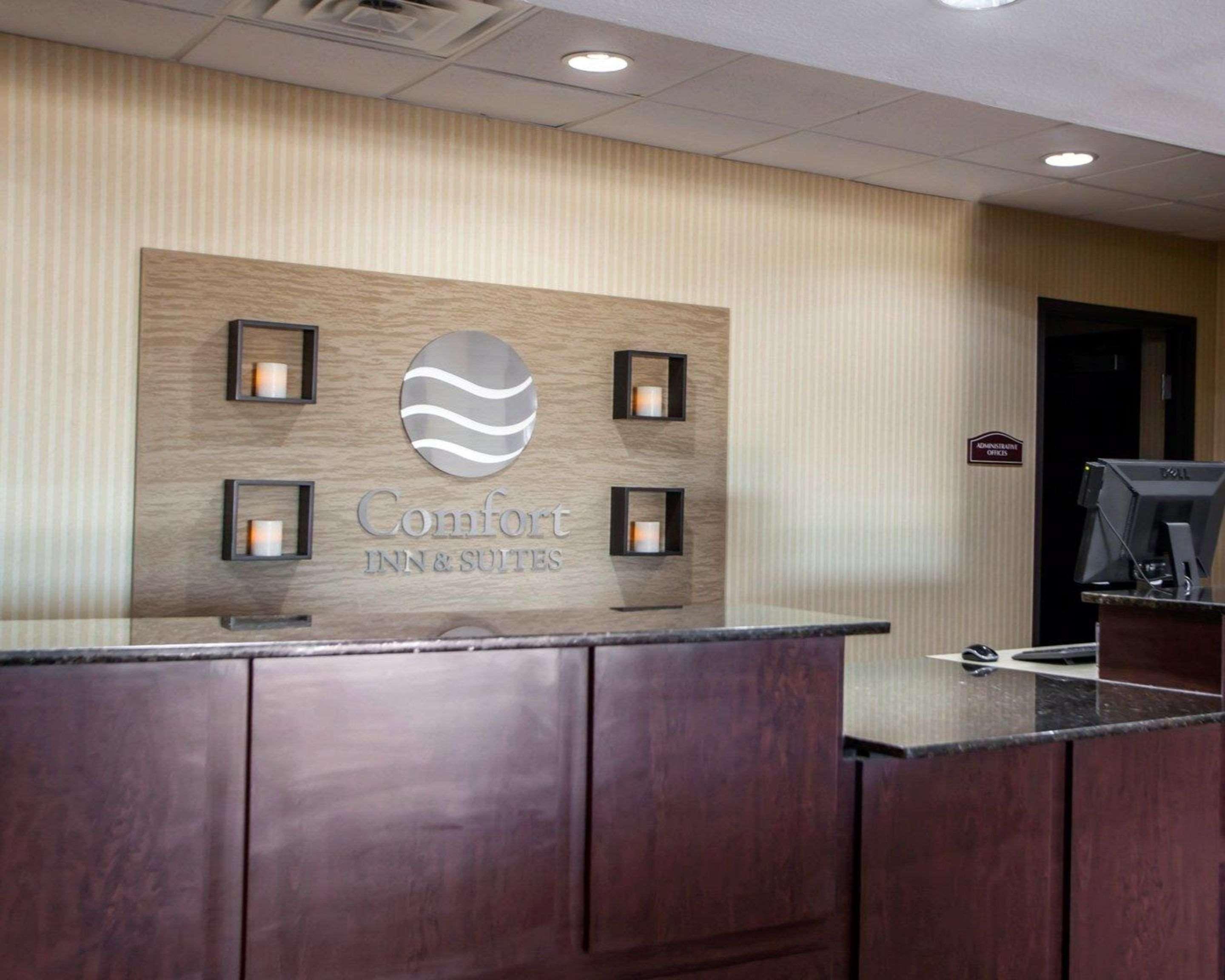 Comfort Inn & Suites Harrisonville Exterior photo