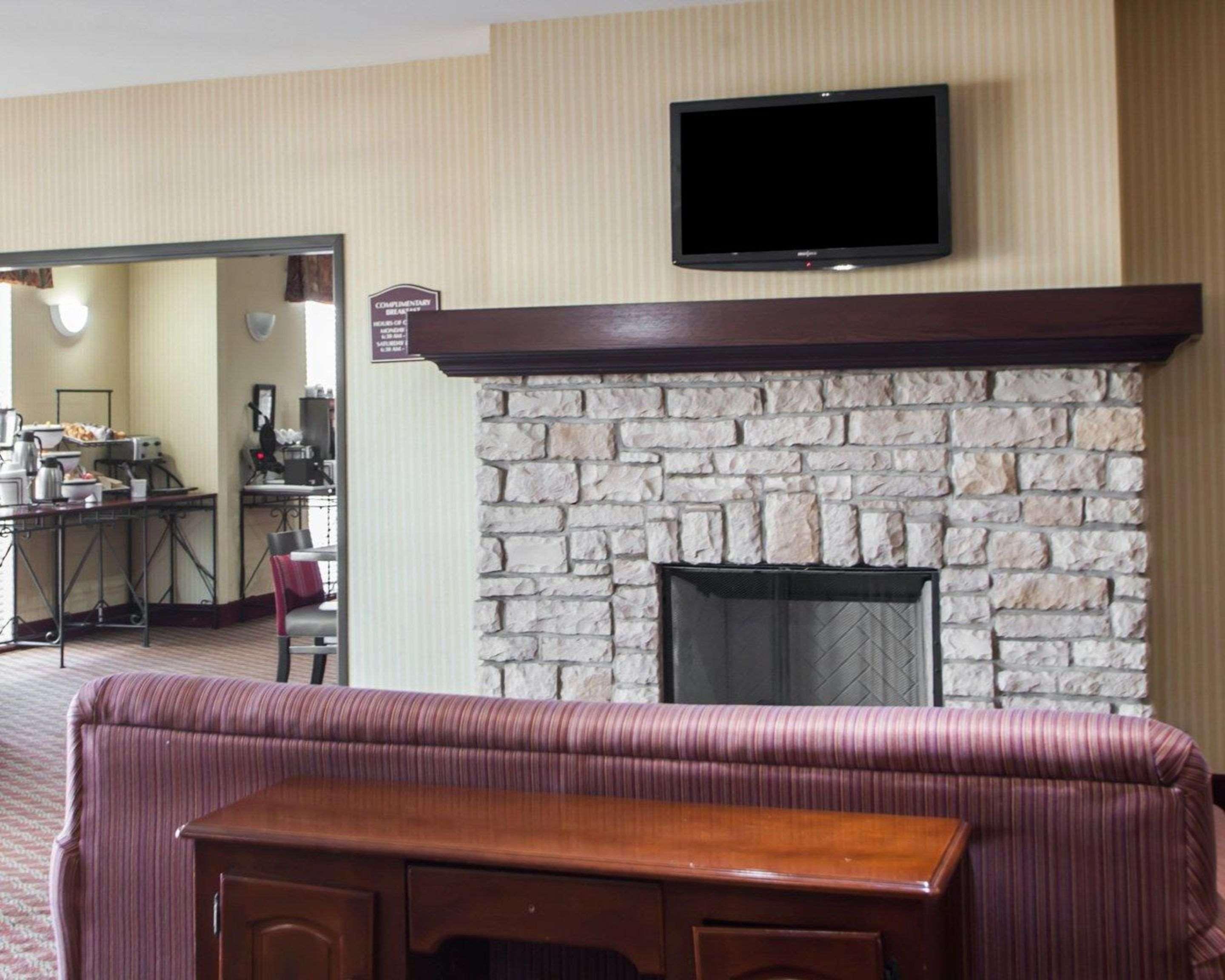 Comfort Inn & Suites Harrisonville Exterior photo
