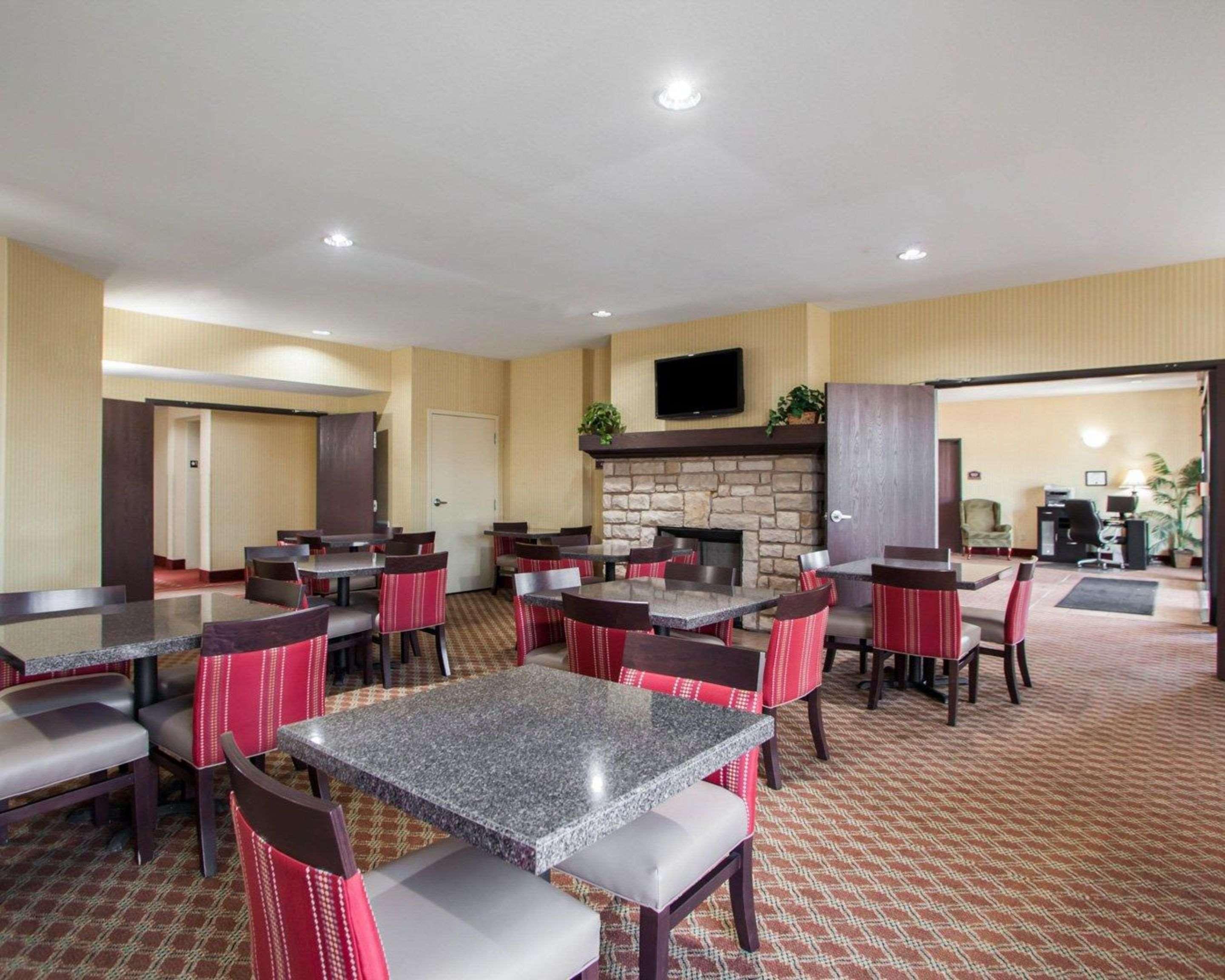 Comfort Inn & Suites Harrisonville Exterior photo