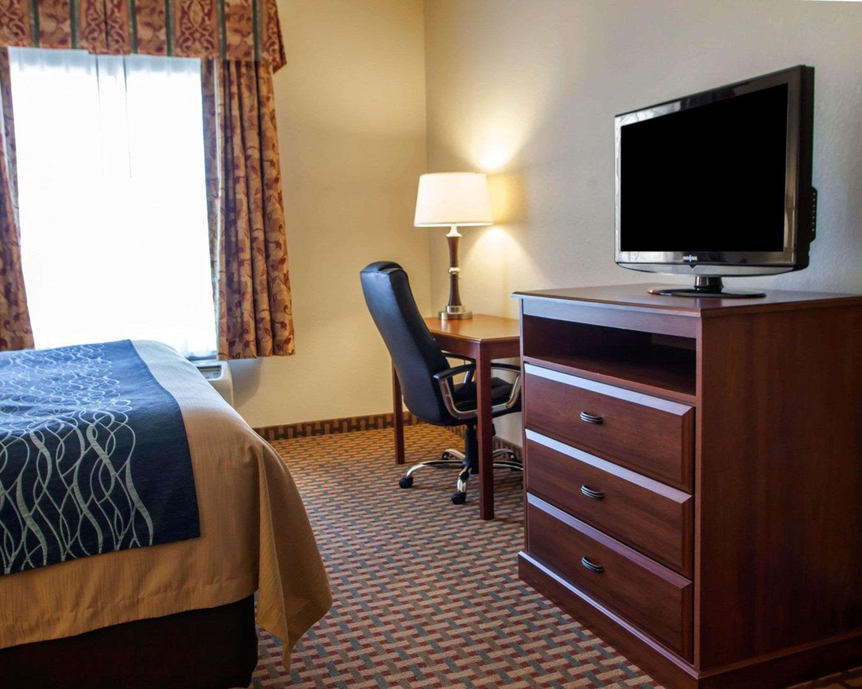 Comfort Inn & Suites Harrisonville Exterior photo